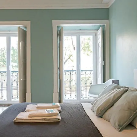 Peaceful 2 Bedrooms With Patio In 리스본