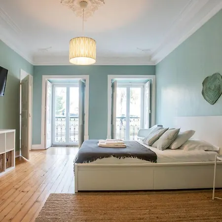 Peaceful 2 Bedrooms With Patio In * 리스본