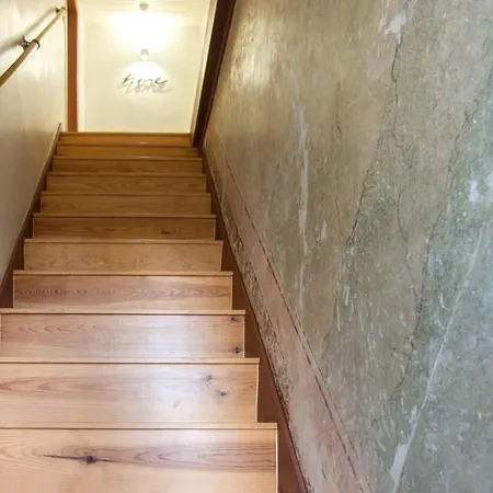 Peaceful 2 Bedrooms With Patio In リスボン
